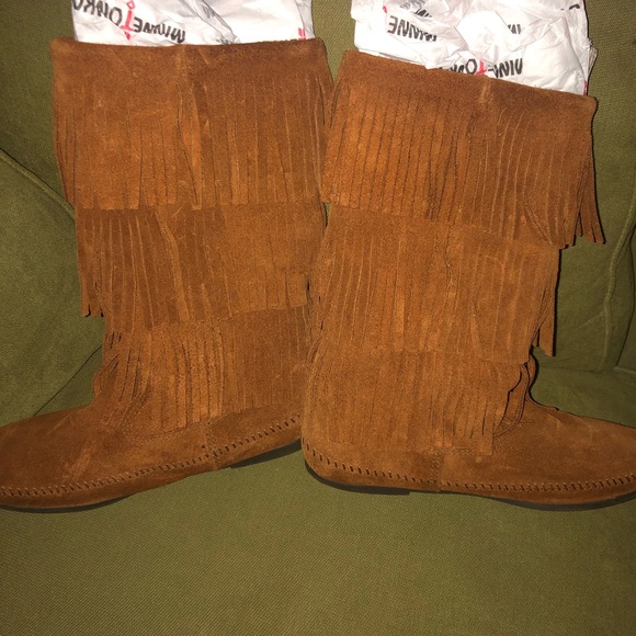 Like New Brown 3 Layer Fringe  Minnetonka Suede Boots - Picture 2 of 7
